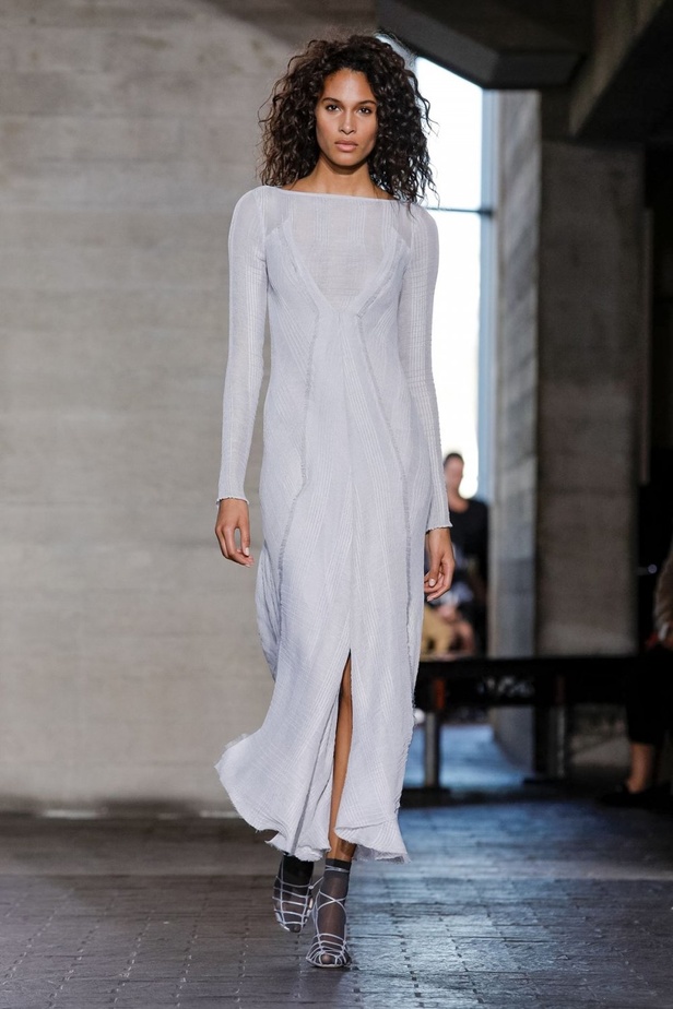 عرض أزياء Roland Mouret لخريف وشتاء 2019