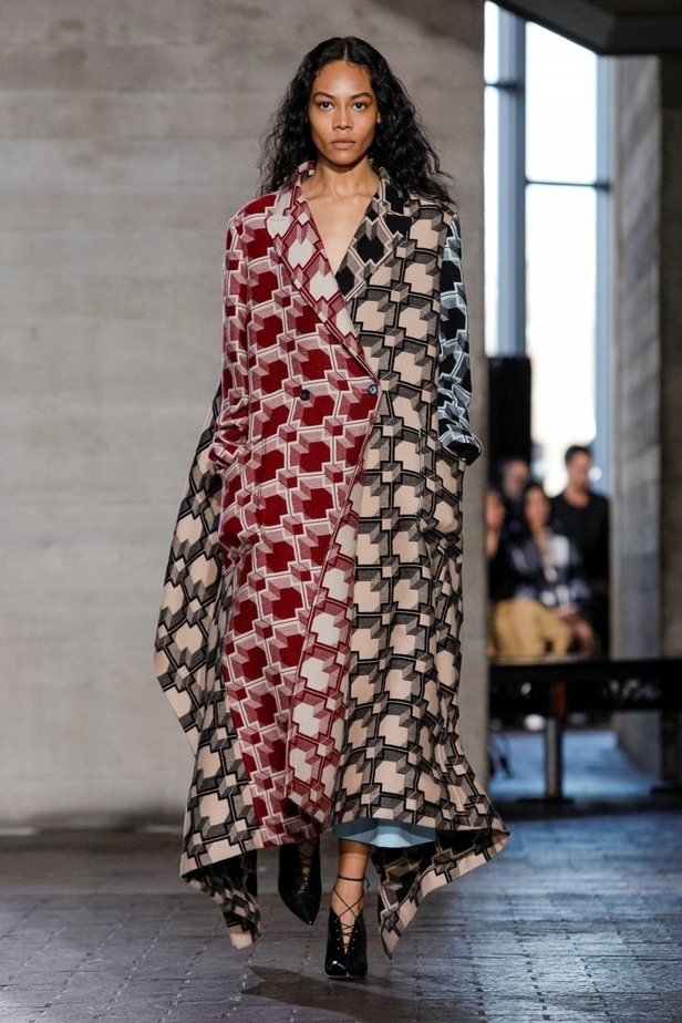 عرض أزياء Roland Mouret لخريف وشتاء 2019