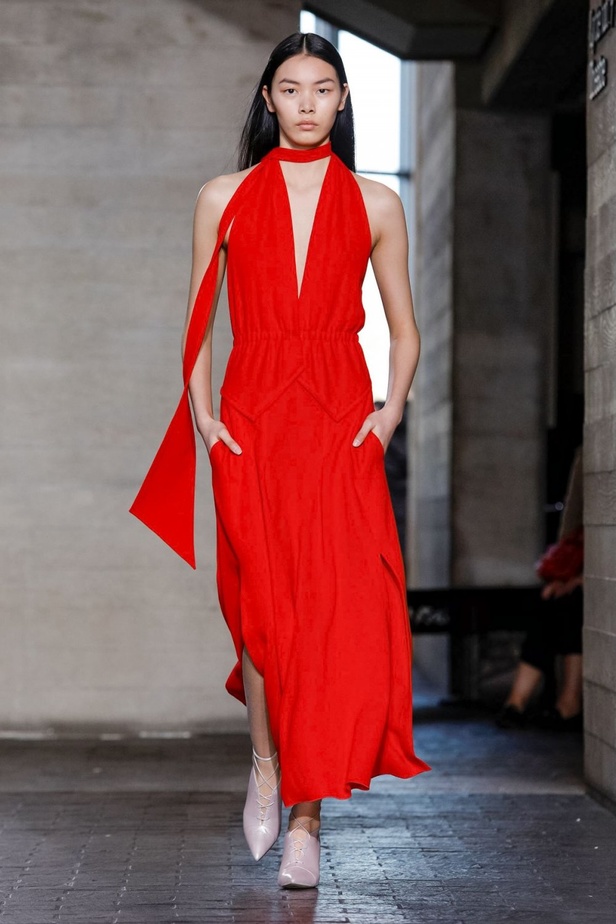 عرض أزياء Roland Mouret لخريف وشتاء 2019