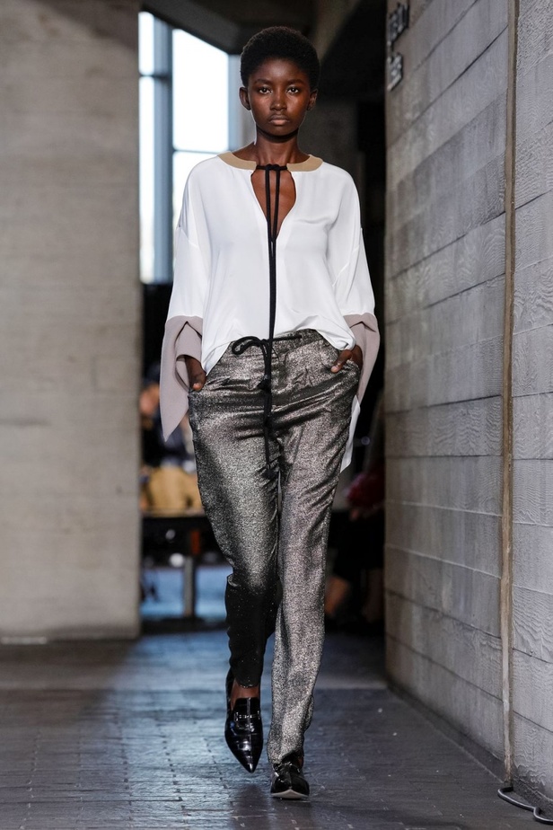 عرض أزياء Roland Mouret لخريف وشتاء 2019