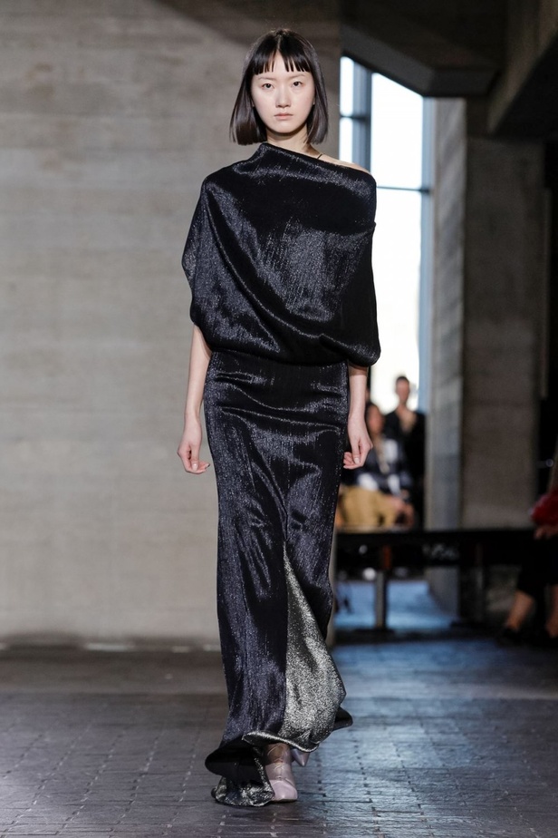 عرض أزياء Roland Mouret لخريف وشتاء 2019