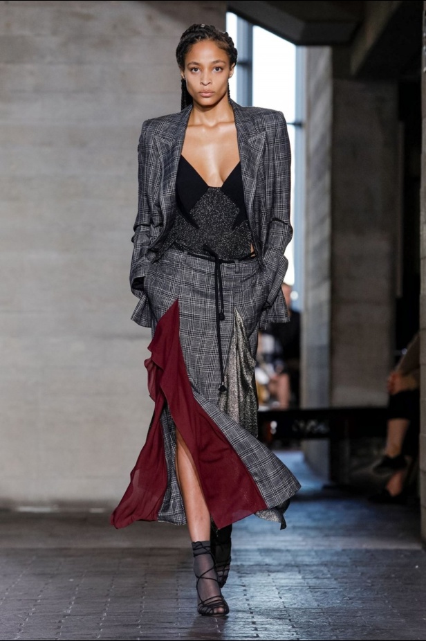 عرض أزياء Roland Mouret لخريف وشتاء 2019