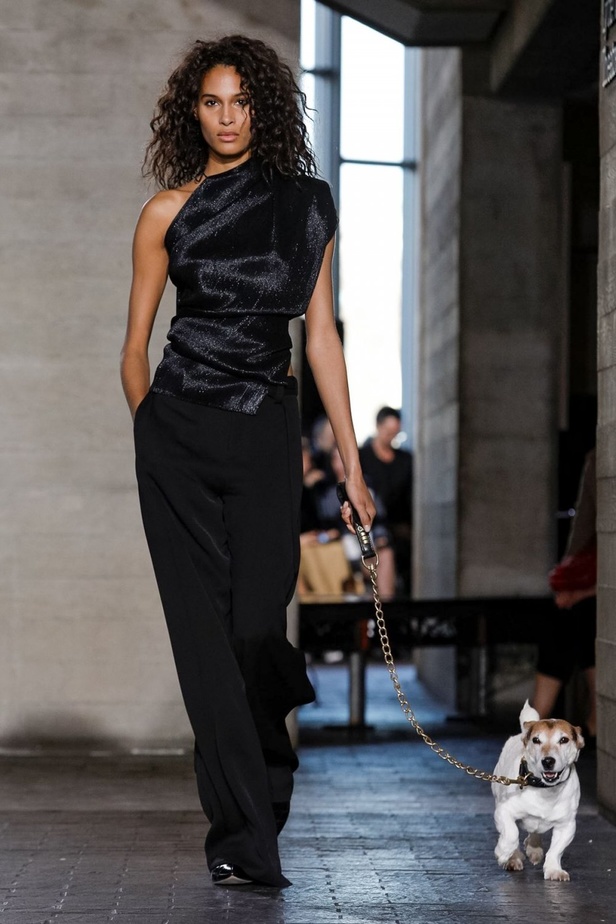 عرض أزياء Roland Mouret لخريف وشتاء 2019