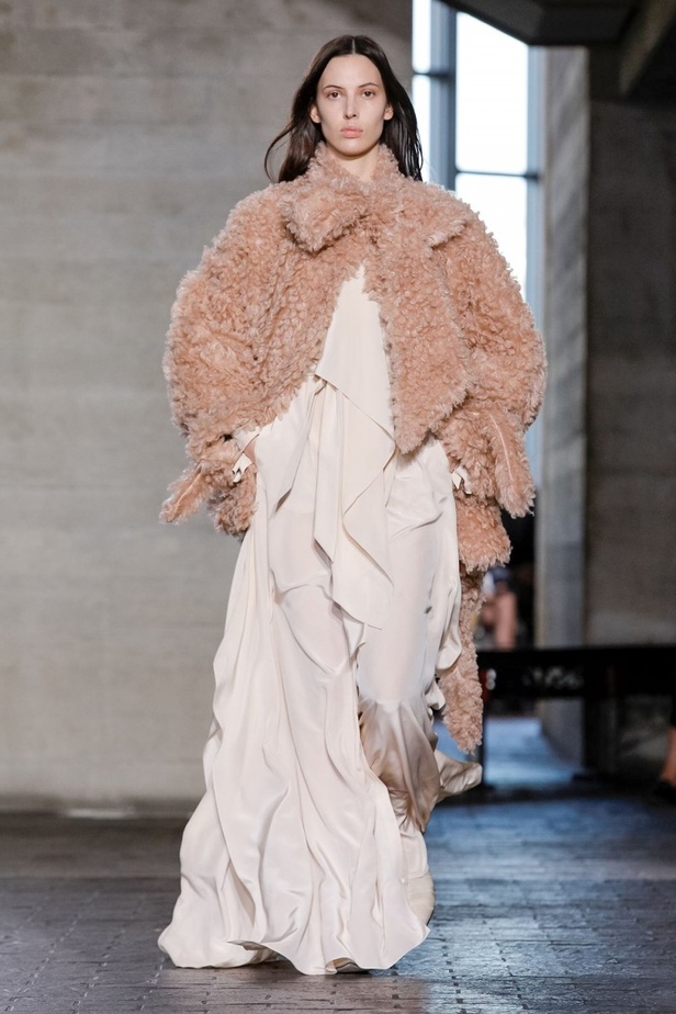 عرض أزياء Roland Mouret لخريف وشتاء 2019