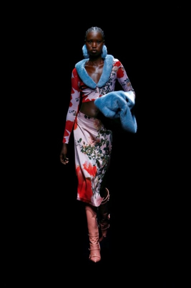 عرض أزياء BLUMARINE لخريف وشتاء 2021 في ميلانو