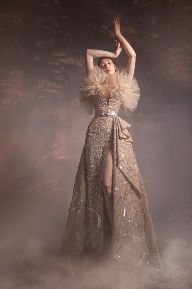 عرض ازياء مجموعة زهير مراد الهوت كوتور لصيف 2021 ينقلنا إلى بلاد الأرز والمرأة