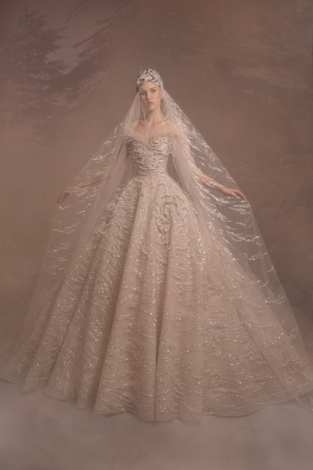 عرض ازياء مجموعة زهير مراد الهوت كوتور لصيف 2021 ينقلنا إلى بلاد الأرز والمرأة