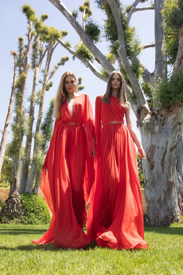  مجموعة ايلي صعب ريزورت 2022 ترحب بالبدايات الجديدة