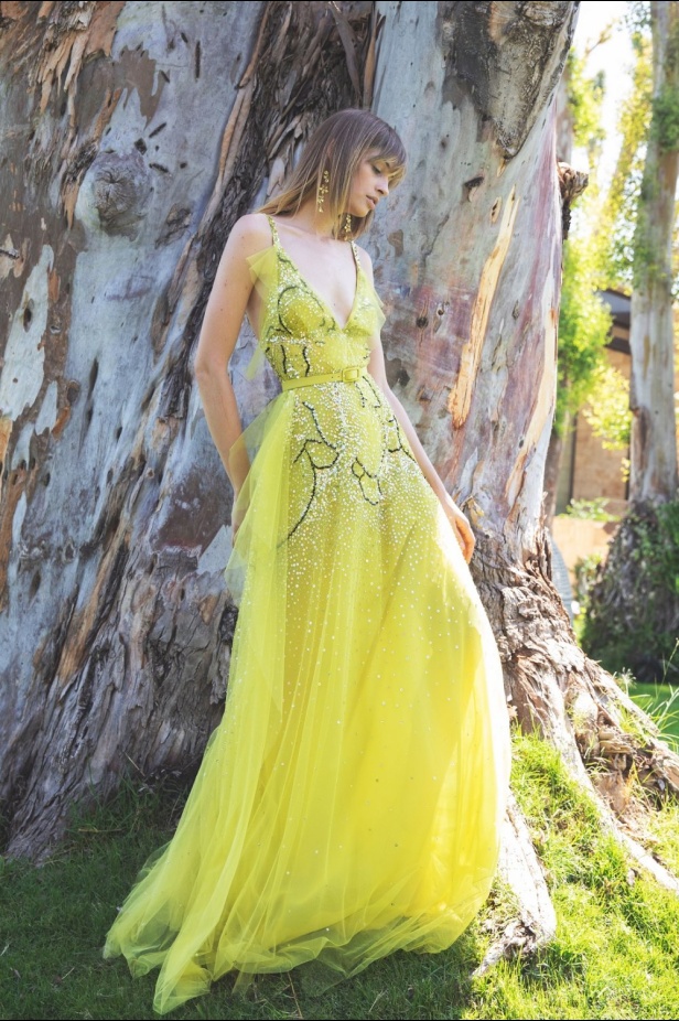  مجموعة ايلي صعب ريزورت 2022 ترحب بالبدايات الجديدة