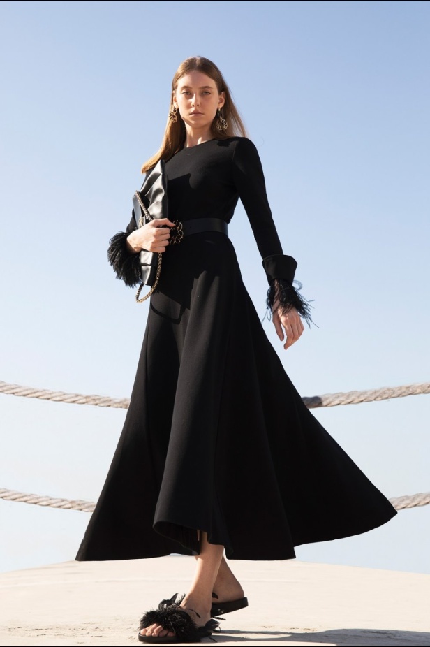  مجموعة ايلي صعب ريزورت 2022 ترحب بالبدايات الجديدة