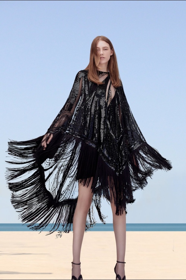  مجموعة ايلي صعب ريزورت 2022 ترحب بالبدايات الجديدة