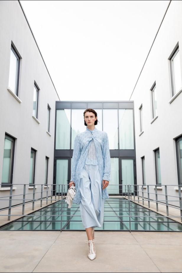 عرض أزياء Emporio Armani لربيع وصيف 2021 من أسبوع الموضة في ميلانو