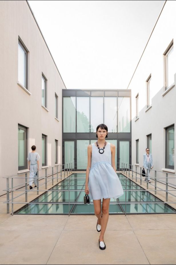 عرض أزياء Emporio Armani لربيع وصيف 2021 من أسبوع الموضة في ميلانو