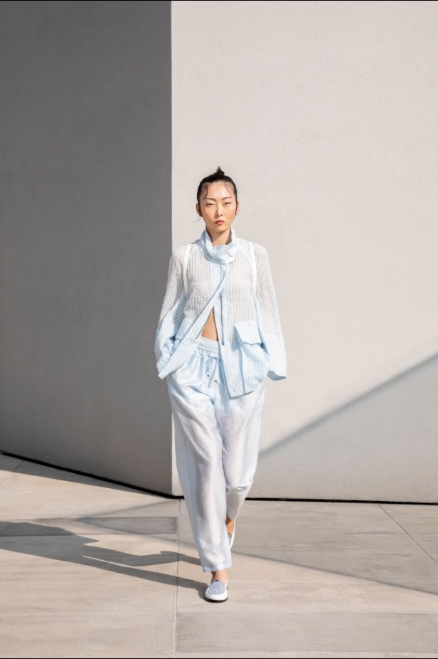 عرض أزياء Emporio Armani لربيع وصيف 2021 من أسبوع الموضة في ميلانو