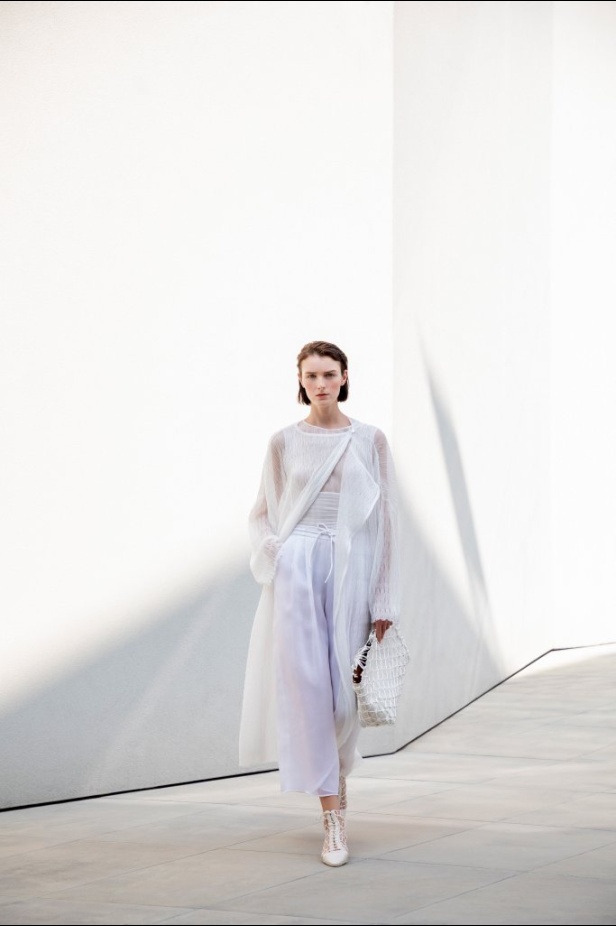 عرض أزياء Emporio Armani لربيع وصيف 2021 من أسبوع الموضة في ميلانو