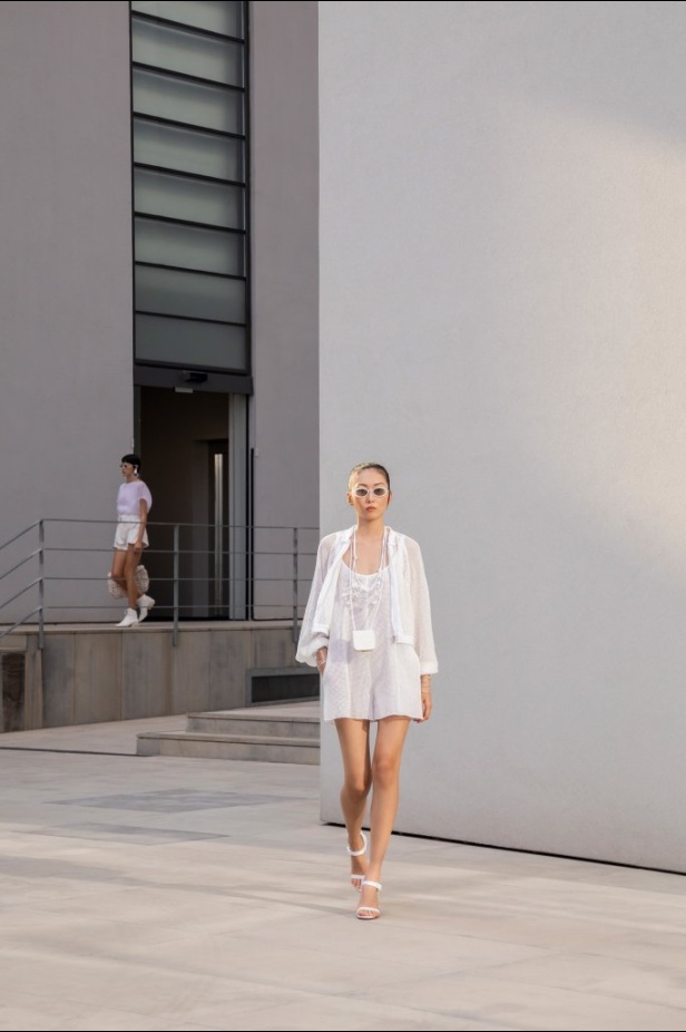 عرض أزياء Emporio Armani لربيع وصيف 2021 من أسبوع الموضة في ميلانو