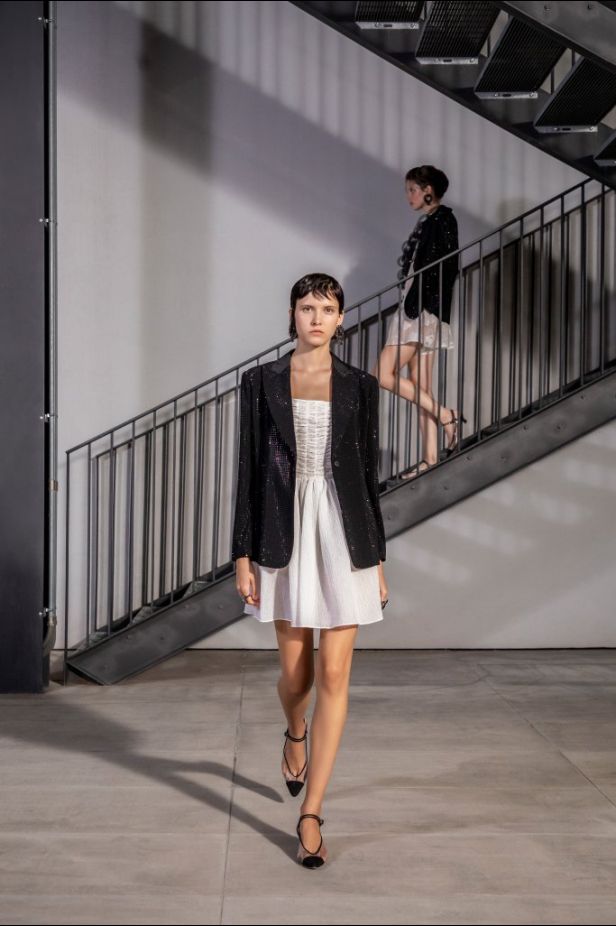 عرض أزياء Emporio Armani لربيع وصيف 2021 من أسبوع الموضة في ميلانو