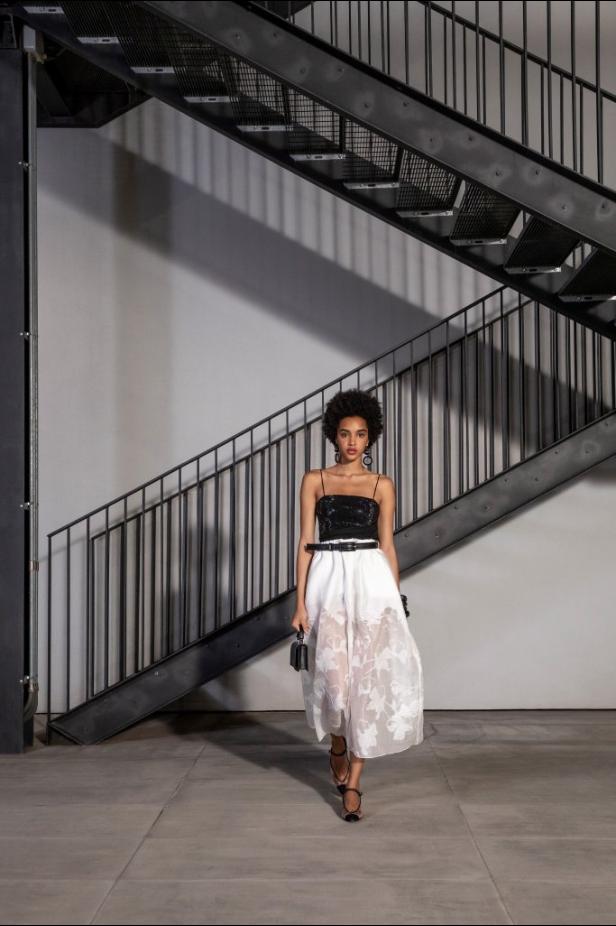 عرض أزياء Emporio Armani لربيع وصيف 2021 من أسبوع الموضة في ميلانو