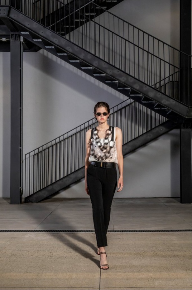 عرض أزياء Emporio Armani لربيع وصيف 2021 من أسبوع الموضة في ميلانو