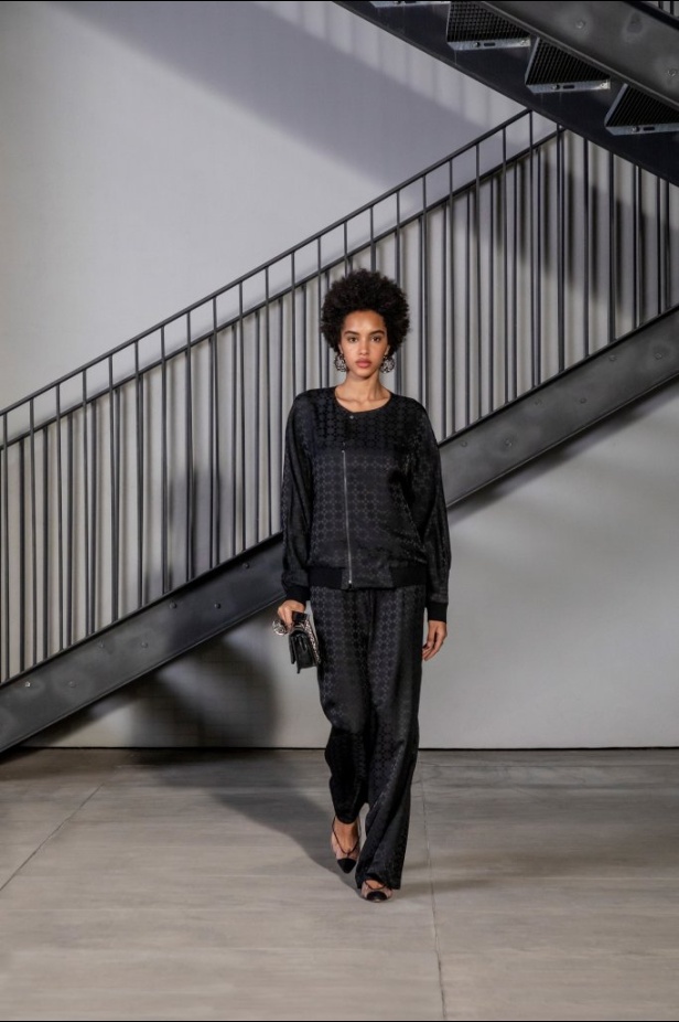 عرض أزياء Emporio Armani لربيع وصيف 2021 من أسبوع الموضة في ميلانو