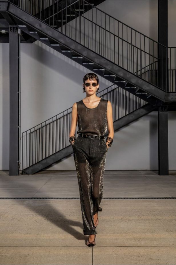 عرض أزياء Emporio Armani لربيع وصيف 2021 من أسبوع الموضة في ميلانو