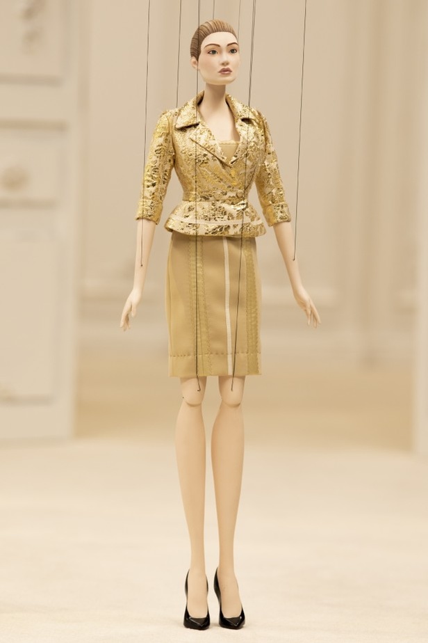 عرض أزياء مجموعة MOSCHINO لربيع وصيف 2021 في أسبوع الموضة في ميلانو