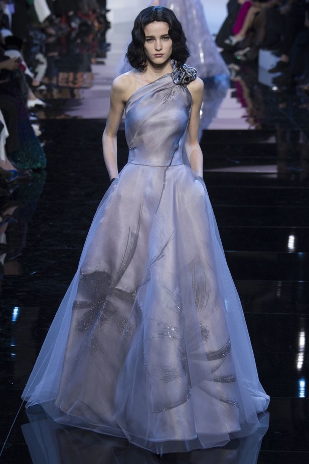 عرض "جورجيو أرماني بريفيه" الفاخر لربيع وصيف 2016