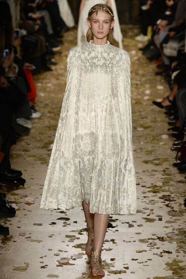 مجموعة Valentino للأزياء الفاخرة لربيع وصيف 2016