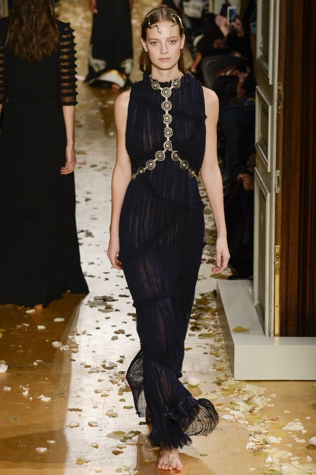 مجموعة Valentino للأزياء الفاخرة لربيع وصيف 2016