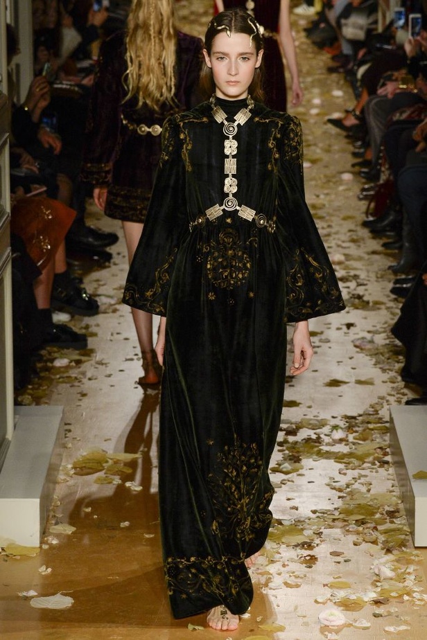 مجموعة Valentino للأزياء الفاخرة لربيع وصيف 2016