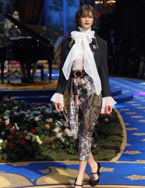 فساتين سهرة منفوخة في عرض دولتشي آند غابانا التامودا