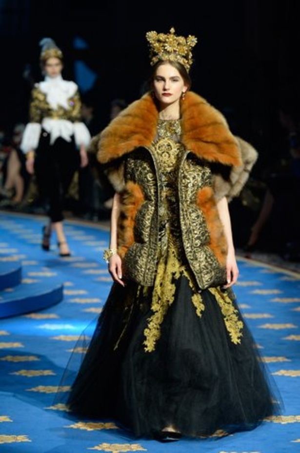 فساتين سهرة منفوخة في عرض دولتشي آند غابانا التامودا