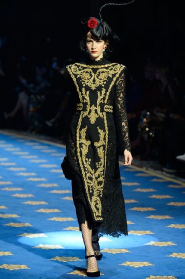 فساتين سهرة منفوخة في عرض دولتشي آند غابانا التامودا