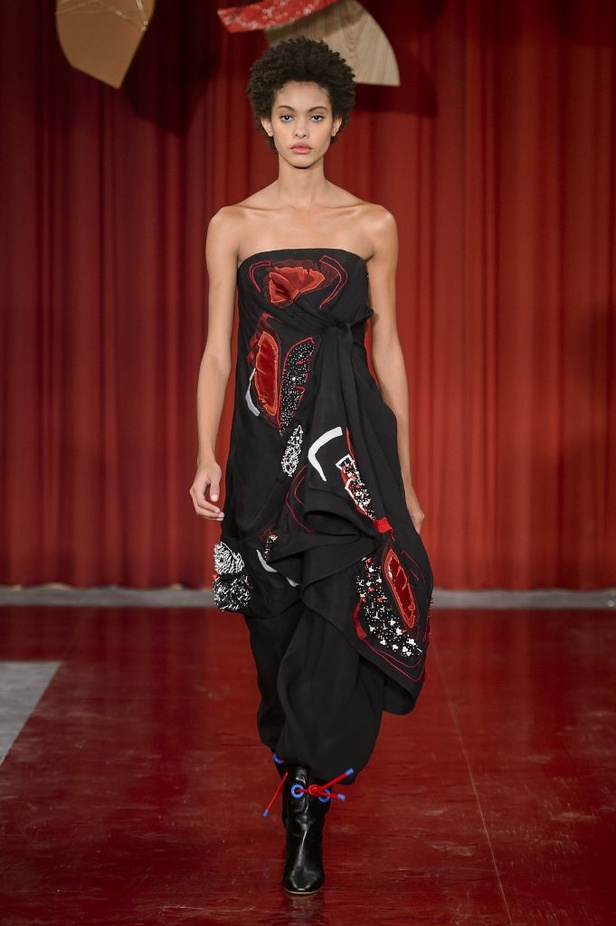 أحدث عروض أزياء دار Roksanda لخريف وشتاء 2018