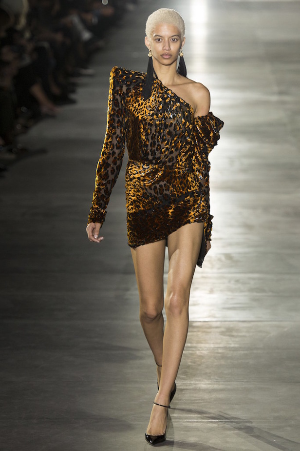 مجموعة “سان لوران” لموسم ربيع وصيف 2017 