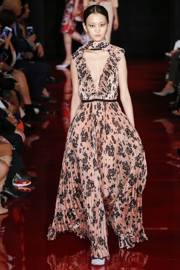 عرض روشاس لربيع وصيف 2018 باسبوع الموضة في باريس