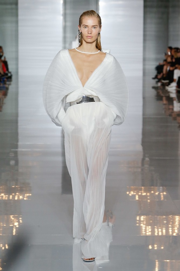 عرض أزياء Balmain لربيع وصيف 2019