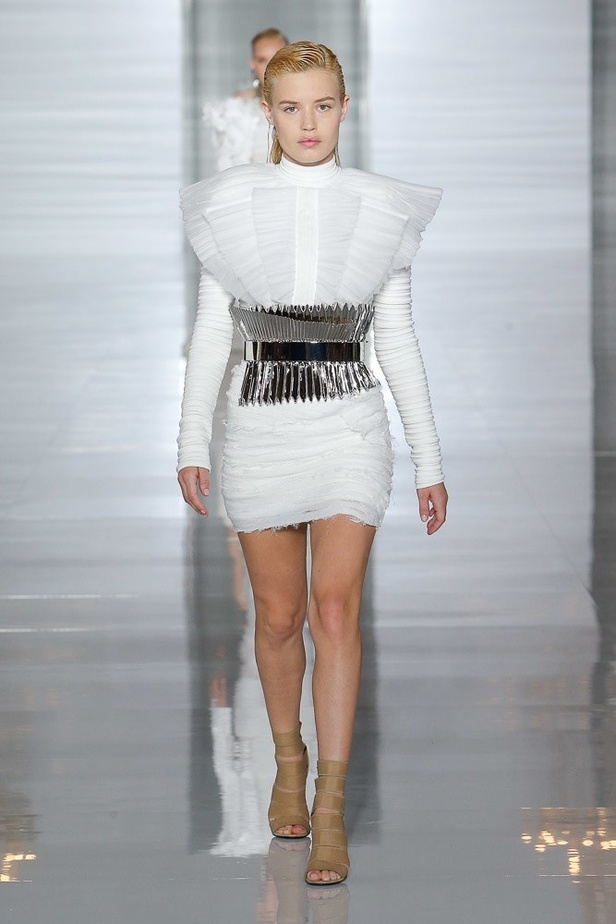 عرض أزياء Balmain لربيع وصيف 2019