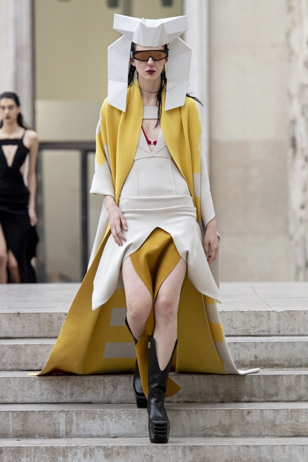 اسبوع الموضة في باريس 2019 مجموعة RICK OWENS لربيع وصيف 2020