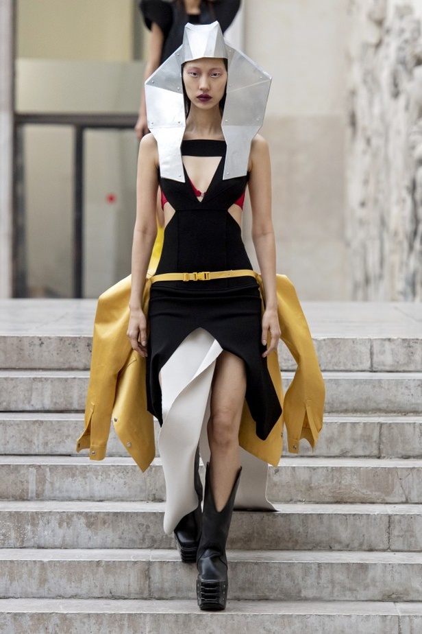 اسبوع الموضة في باريس 2019 مجموعة RICK OWENS لربيع وصيف 2020