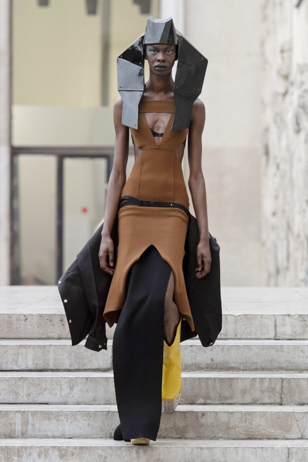 اسبوع الموضة في باريس 2019 مجموعة RICK OWENS لربيع وصيف 2020