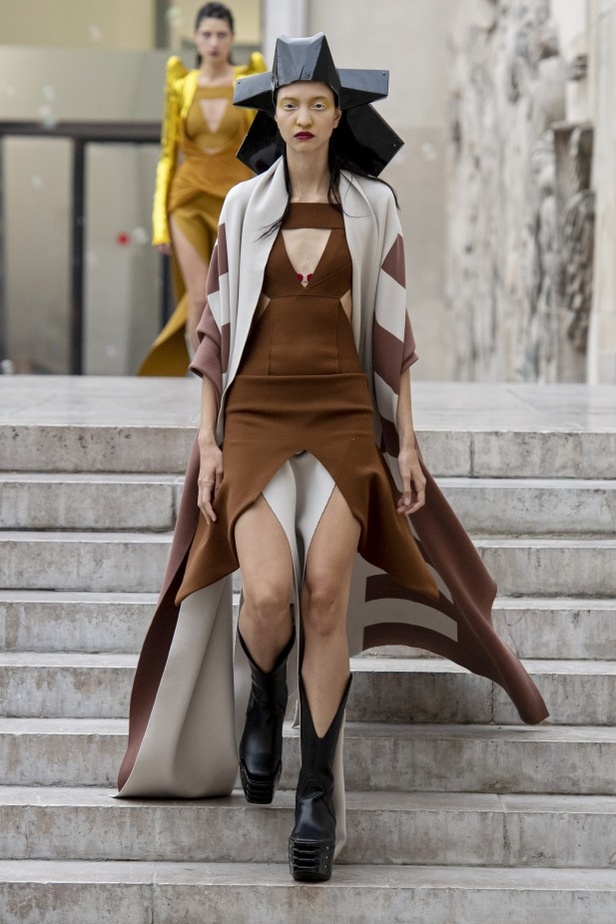 اسبوع الموضة في باريس 2019 مجموعة RICK OWENS لربيع وصيف 2020