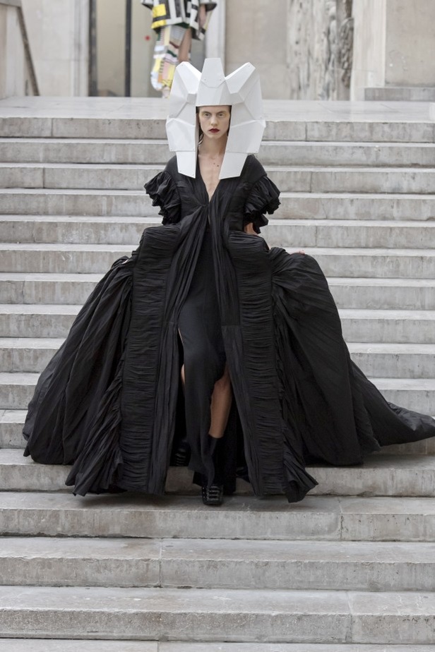 اسبوع الموضة في باريس 2019 مجموعة RICK OWENS لربيع وصيف 2020