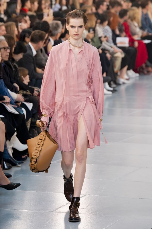 اسبوع الموضة في باريس 2019 ازياء CHLOE الجاهزة لربيع وصيف 2020