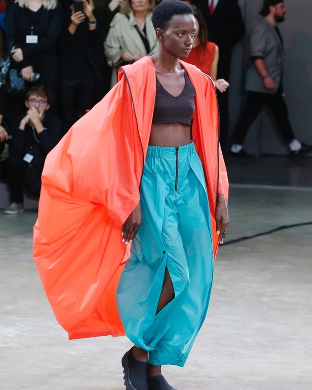 عرض مجموعة Issey Miyake ربيع وصيف 2020 