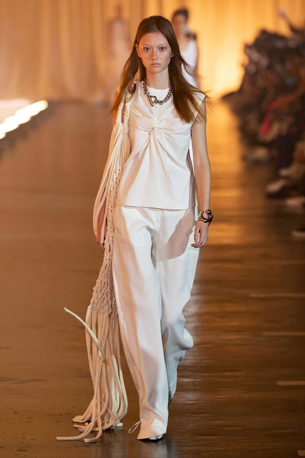 عرض مجموعة Off white بحس رياضي فاخر 