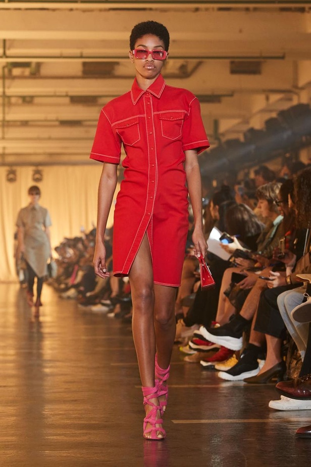 عرض مجموعة Off white بحس رياضي فاخر 