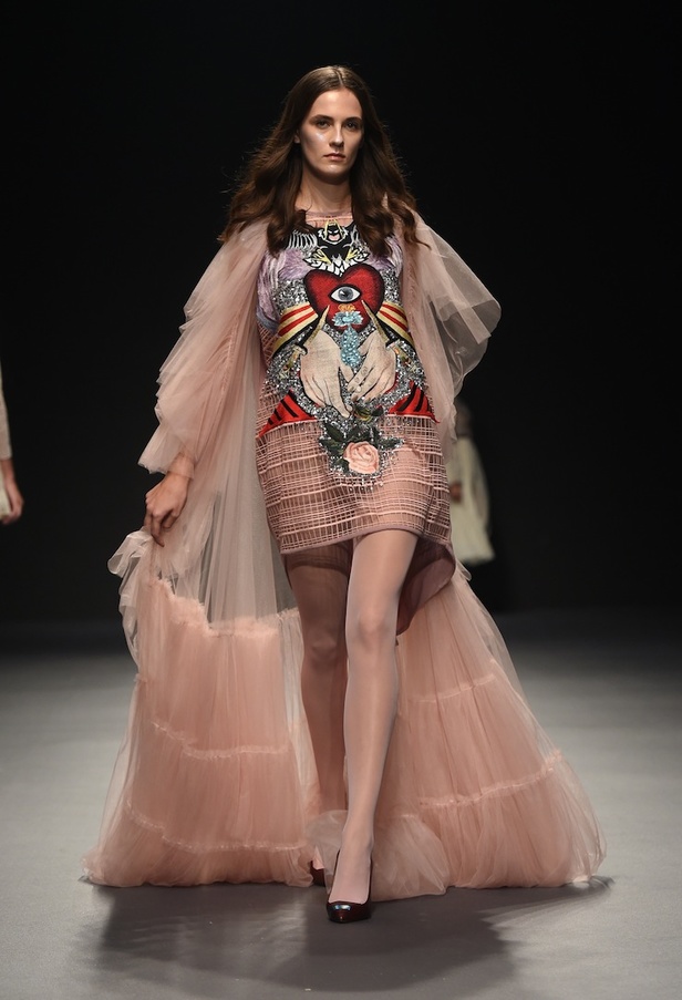 أبرز عروض ازياء فاشن فوروورد في دبي لعام 2017