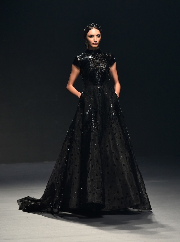 أبرز عروض أزياء "فاشن فوروود" في دبي لعام 2017