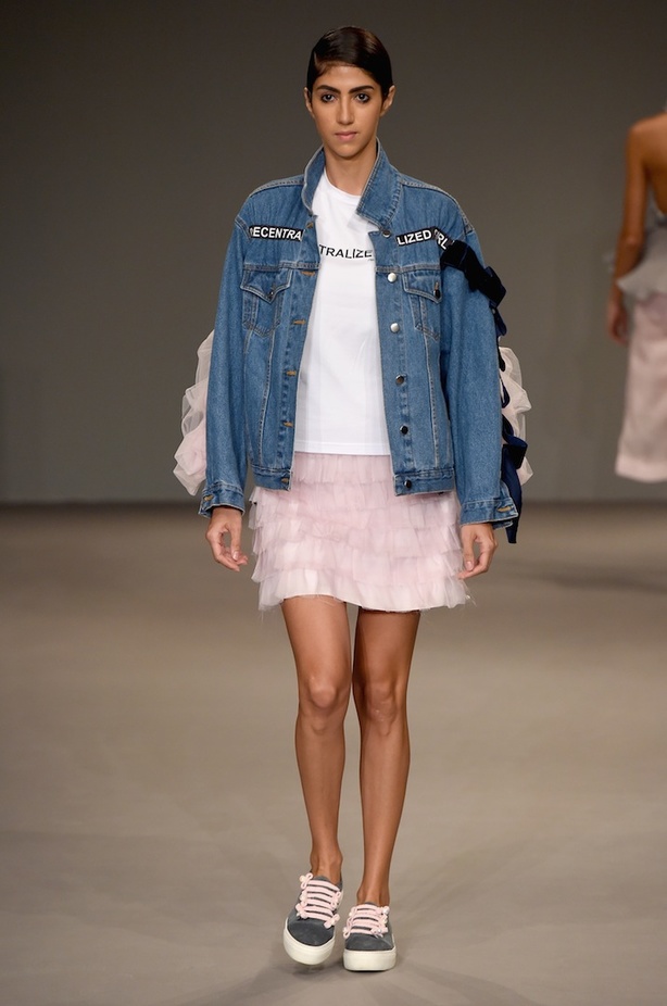 أبرز عروض أزياء "فاشن فوروود" في دبي لعام 2017